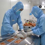 Tuyển nữ làm xúc xích đi xuất khẩu lao động Nhật Bản