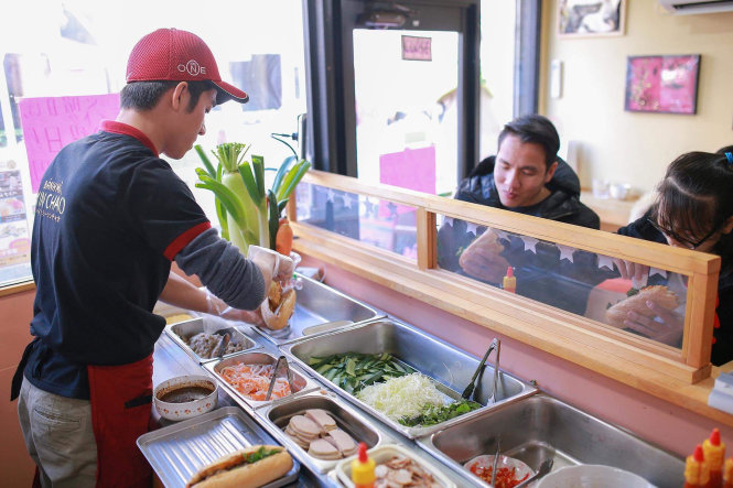  8X Việt mở tiệm bánh mì “Xin chào” nổi danh tại Nhật